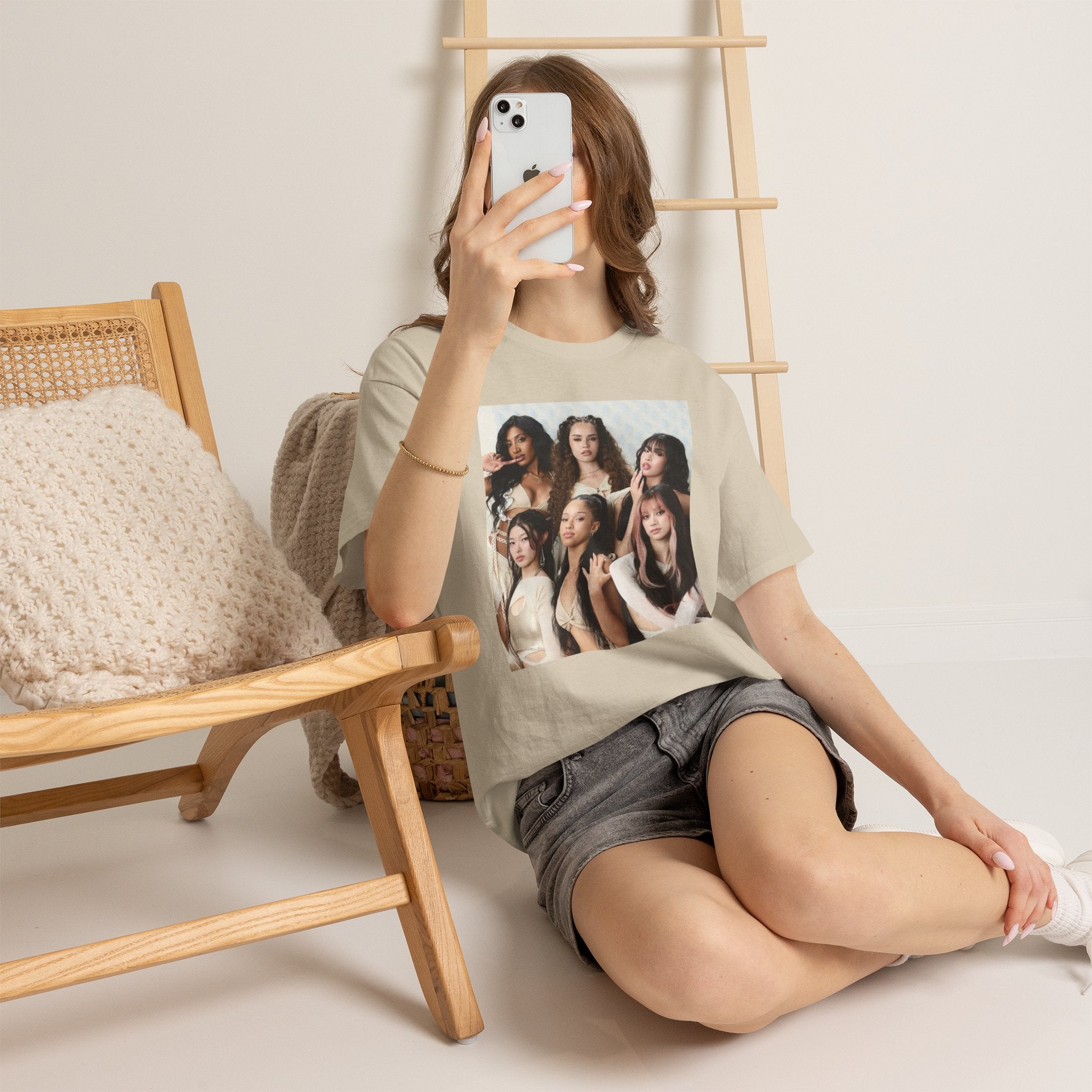 K-Pop Girl Group Photo Tee — Pink Star Emblem Back Print