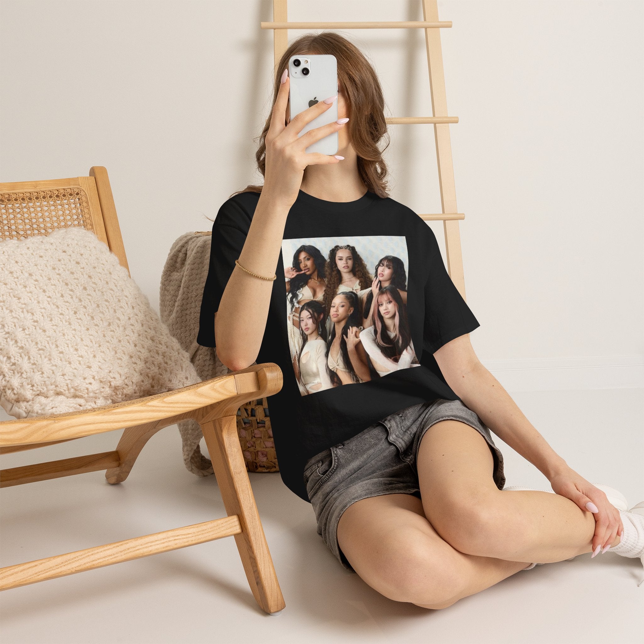K-Pop Girl Group Photo Tee — Pink Star Emblem Back Print