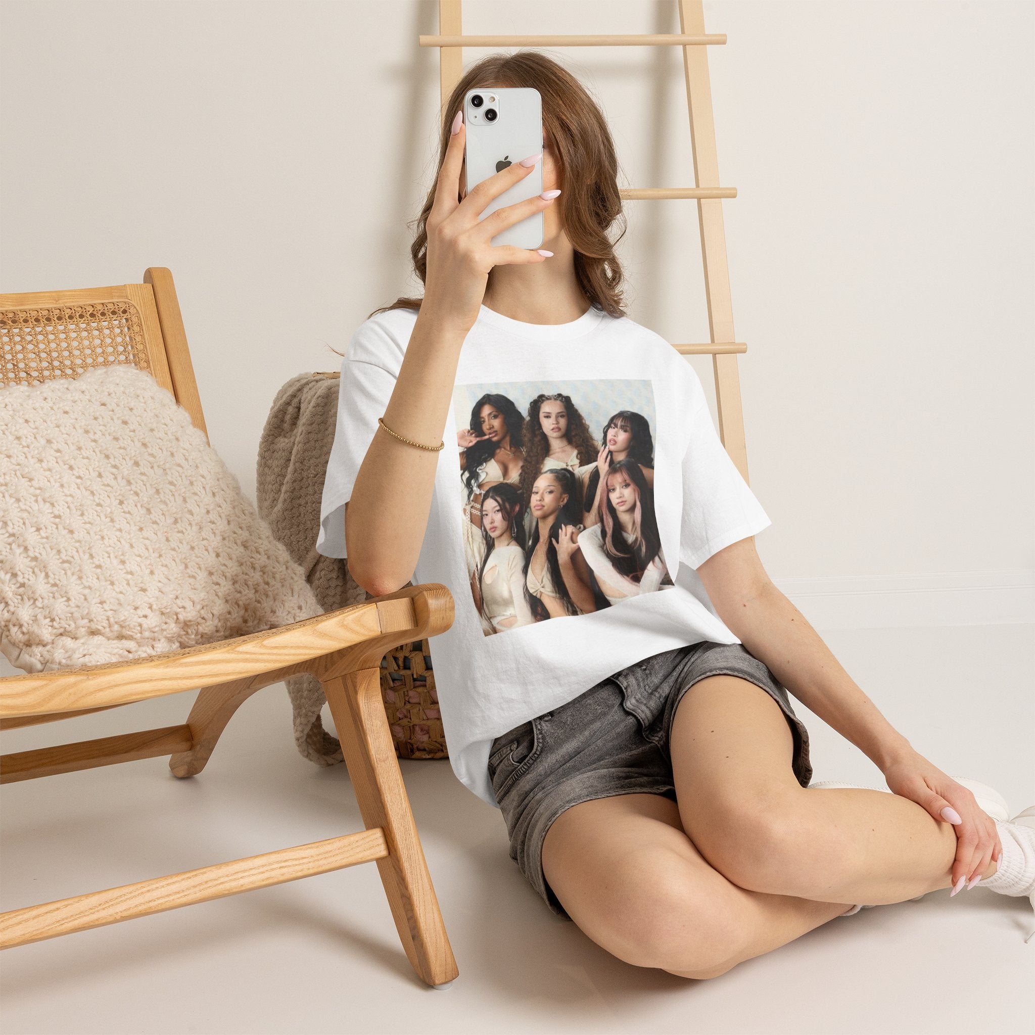 K-Pop Girl Group Photo Tee — Pink Star Emblem Back Print